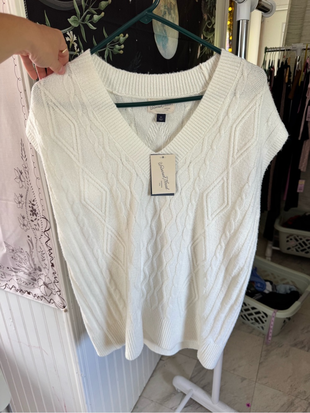 XS universal thread Cable-Knit V-Neck Sweater Vest NWT